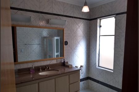 Casa à venda com 700m², 7 quartos e 6 vagasBanheiro 2 da casa 1