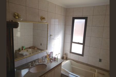 Casa à venda com 700m², 7 quartos e 6 vagasBanheiro 4 da casa 1