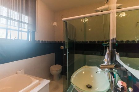 Casa para alugar com 470m², 4 quartos e 10 vagasBanheiro da Suíte 1