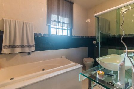 Casa para alugar com 470m², 4 quartos e 10 vagasBanheiro da Suíte 1