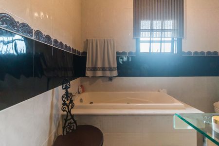 Casa para alugar com 470m², 4 quartos e 10 vagasBanheiro da Suíte 1