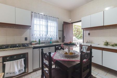 Casa para alugar com 470m², 4 quartos e 10 vagasCozinha