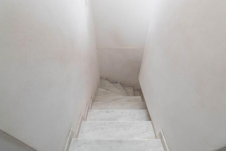 Casa à venda com 150m², 3 quartos e 2 vagasEscada