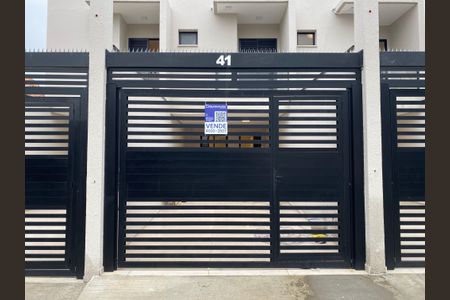 Casa à venda com 103m², 3 quartos e 2 vagas Casa à venda com 103m², 3 quartos e 2 vagasPlaquinha