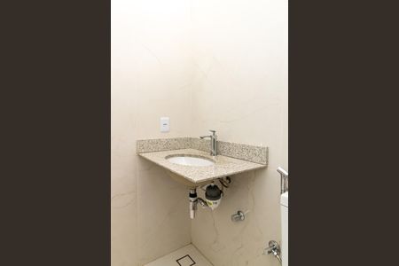 Casa à venda com 97m², 2 quartos e 2 vagasBanheiro da Suíte 2