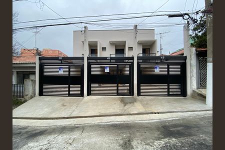 Casa à venda com 105m², 3 quartos e 2 vagasFachada