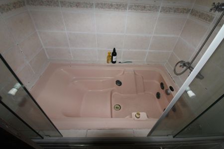 Casa de condomínio para alugar com 380m², 4 quartos e sem vagaBanheiro da Suíte 2