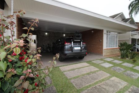 Casa de condomínio para alugar com 380m², 4 quartos e sem vagaGaragem