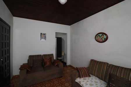 Casa à venda com 180m², 2 quartos e 4 vagasSala