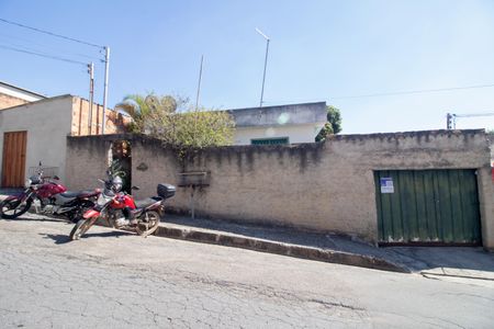 Casa à venda com 295m², 2 quartos e 3 vagasFachada e portaria