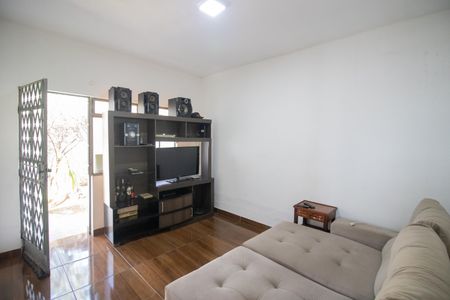 Casa à venda com 295m², 2 quartos e 3 vagasSala