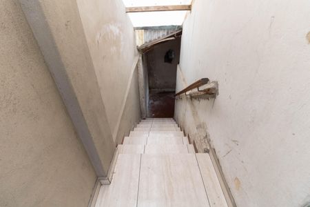 Casa à venda com 400m², 2 quartos e 6 vagasEscada