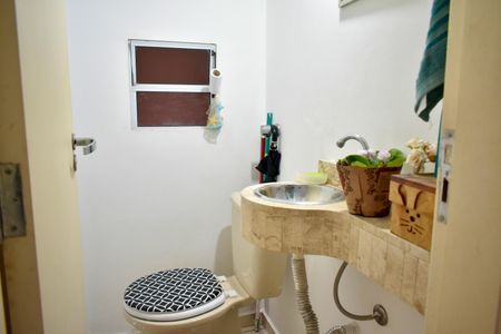 Casa à venda com 133m², 3 quartos e 4 vagasLavabo