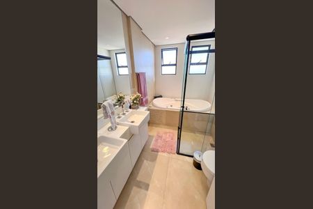 Apartamento à venda com 376m², 5 quartos e 6 vagasBanheiro Social 2