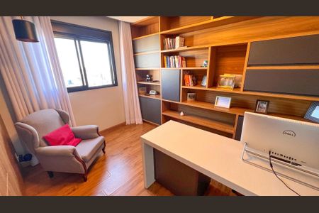 Apartamento à venda com 376m², 5 quartos e 6 vagasEscritório