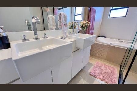 Apartamento à venda com 376m², 5 quartos e 6 vagasBanheiro Social 2