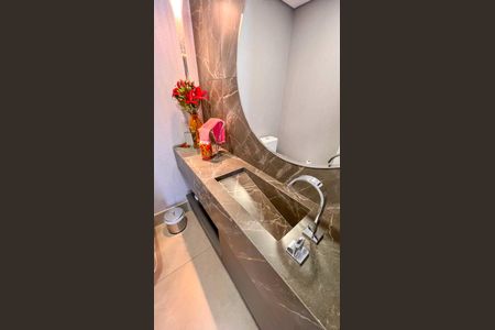 Apartamento à venda com 376m², 5 quartos e 6 vagasBanheiro da Suíte 2