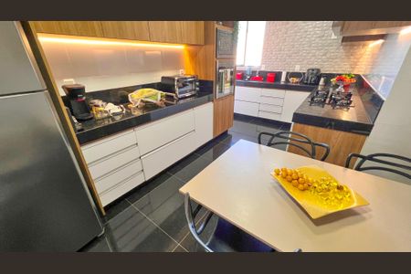 Apartamento à venda com 376m², 5 quartos e 6 vagasCozinha