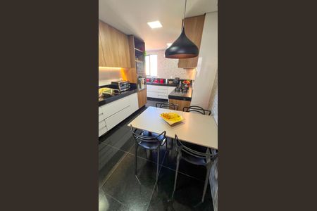 Apartamento à venda com 376m², 5 quartos e 6 vagasCozinha