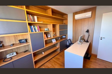 Apartamento à venda com 376m², 5 quartos e 6 vagasEscritório