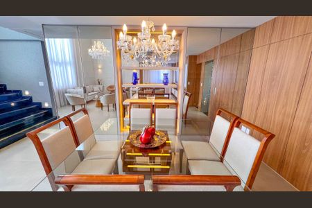 Apartamento à venda com 376m², 5 quartos e 6 vagasSala