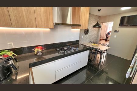 Apartamento à venda com 376m², 5 quartos e 6 vagasCozinha