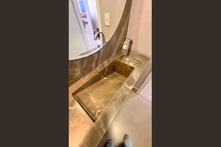 Apartamento à venda com 376m², 5 quartos e 6 vagasBanheiro da Suíte 1