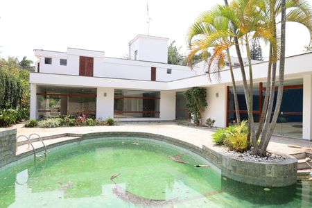 Casa à venda com 945m², 4 quartos e 2 vagasÁrea Externa