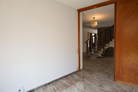 Casa à venda com 945m², 4 quartos e 2 vagasSala 3