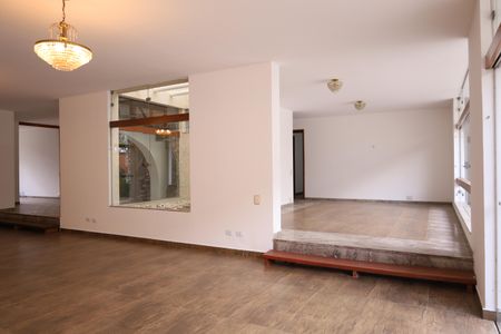 Casa à venda com 945m², 4 quartos e 2 vagasSala