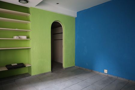 Casa à venda com 945m², 4 quartos e 2 vagasQuarto de Serviço