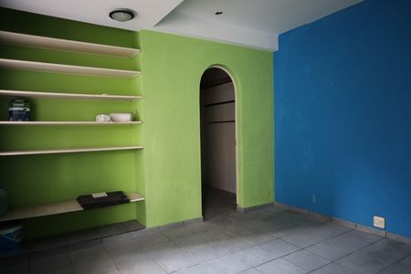 Casa à venda com 945m², 4 quartos e 2 vagasQuarto de Serviço