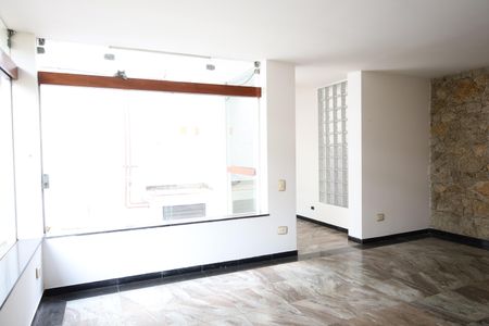 Casa à venda com 945m², 4 quartos e 2 vagasSala 4