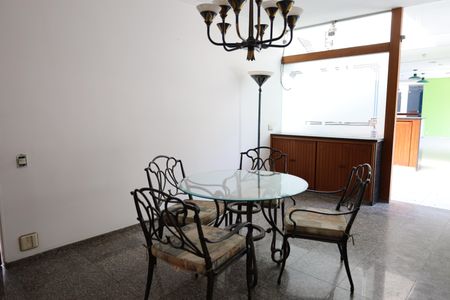Casa à venda com 945m², 4 quartos e 2 vagasSala de Jantar