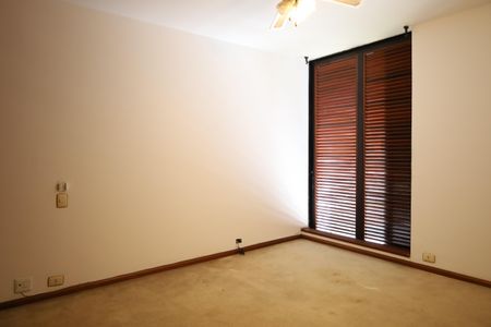 Casa à venda com 945m², 4 quartos e 2 vagasQuarto 