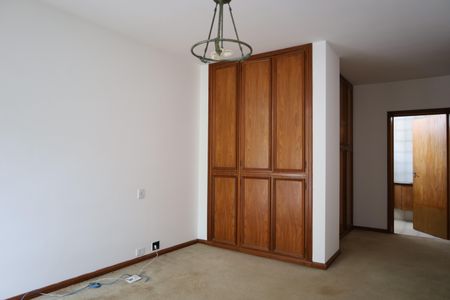 Casa à venda com 945m², 4 quartos e 2 vagasSuíte 2