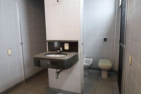 Casa à venda com 945m², 4 quartos e 2 vagasBanheiro de Serviço