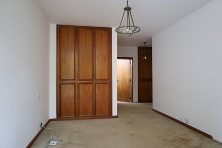 Casa à venda com 945m², 4 quartos e 2 vagasSuíte 2