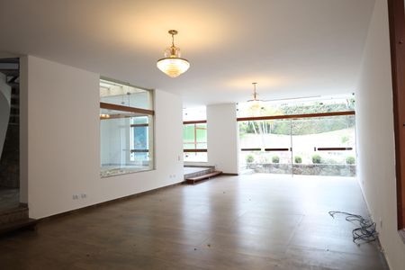 Casa à venda com 945m², 4 quartos e 2 vagasSala