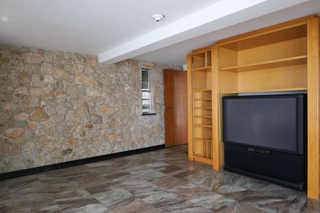 Casa à venda com 945m², 4 quartos e 2 vagasSala 4