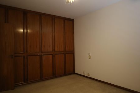 Casa à venda com 945m², 4 quartos e 2 vagasQuarto 