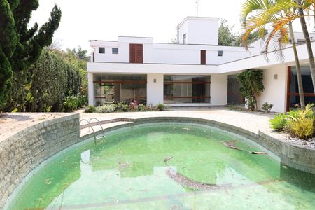 Casa à venda com 945m², 4 quartos e 2 vagasÁrea Externa
