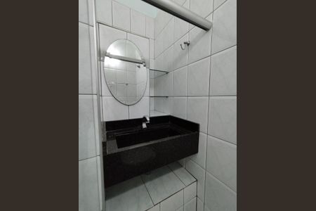 Casa à venda com 62m², 2 quartos e sem vaga Casa à venda com 62m², 2 quartos e sem vagaBanheiro