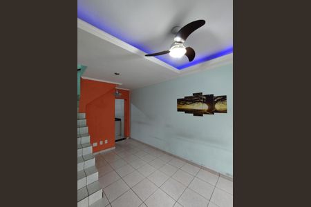 Casa à venda com 62m², 2 quartos e sem vaga Casa à venda com 62m², 2 quartos e sem vagaSala