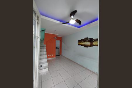 Casa à venda com 62m², 2 quartos e sem vaga Casa à venda com 62m², 2 quartos e sem vagaSala