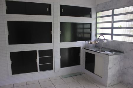 Casa para alugar com 350m², 4 quartos e 5 vagasCozinha - Edícula