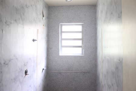 Casa para alugar com 350m², 4 quartos e 5 vagasBaheiro - Edícula