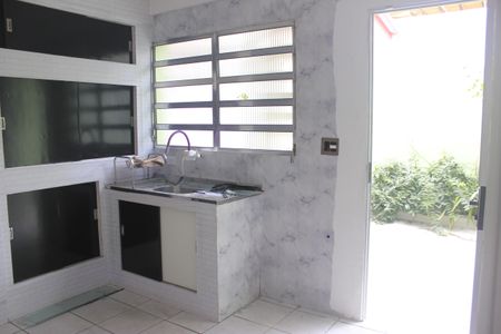 Casa para alugar com 350m², 4 quartos e 5 vagasCozinha - Edícula