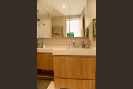 Apartamento à venda com 125m², 2 quartos e 2 vagas Apartamento à venda com 125m², 2 quartos e 2 vagasBanheiro da Suíte 1