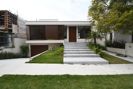 Casa de condomínio à venda com 350m², 3 quartos e 4 vagasFachada